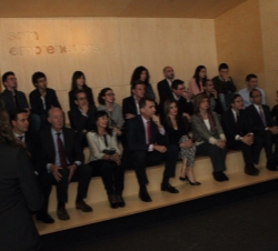 Los Príncipes durante su visita a las instalaciones de Caixalab Experience